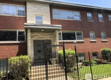 Main picture of 7511 N Damen Ave