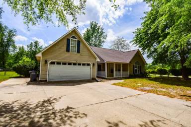 Main picture of 124 Hollow Ln