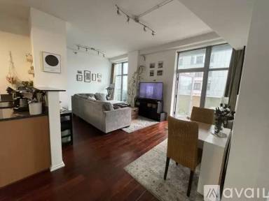 Main picture of 1000 W Leland Ave