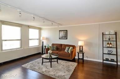 Main picture of 2626 N Lakeview Ave