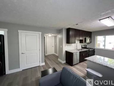 Main picture of 120 W Norwich Ave