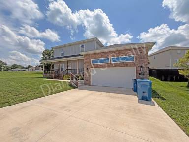 Main picture of 2124 N Bradbury Ln