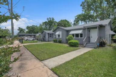 Main picture of 1530 W 10th St