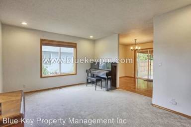 Main picture of 100 SE 13th St