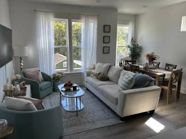 Main picture of 121 N Washington Ave