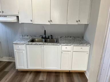 Main picture of 301 S Main Ave