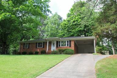 Main picture of 707 Forest Heights Dr