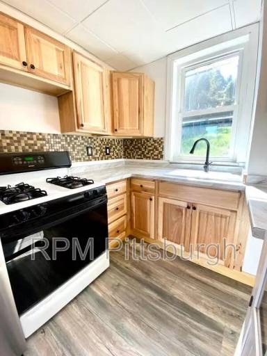 Main picture of 111 Minooka St