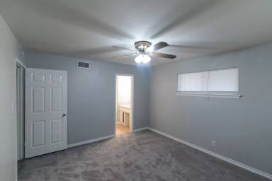 Main picture of 614 N Young Blvd