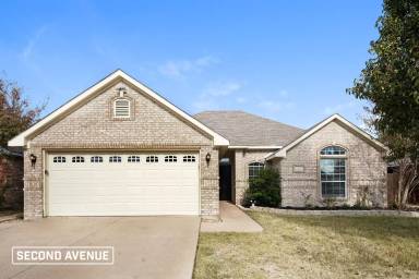 Main picture of 607 Brenna Rd