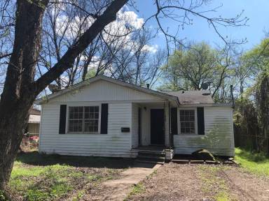 Main picture of 204 Montgomery St