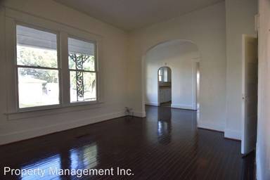 Main picture of 213 W 2nd St