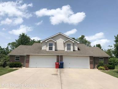 Main picture of 1102 NW Willow Dr