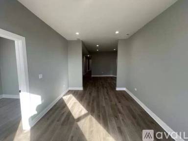 Main picture of 3930 W Fillmore St