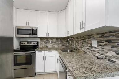 Main picture of 883 NE 33rd St