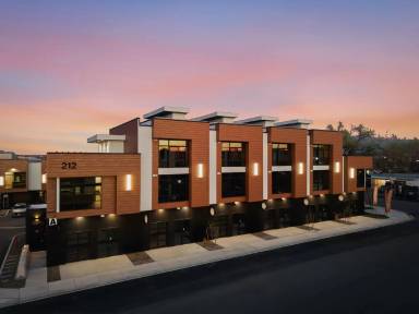 Main picture of 212 N Elm St