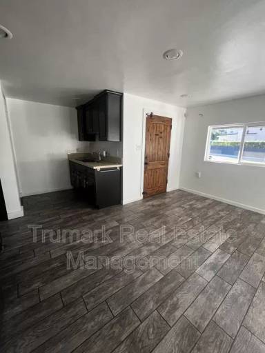 Main picture of 8409 Wentworth St