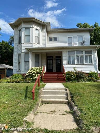 Main picture of 504 W Main St