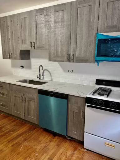 Main picture of 5031 N Harding Ave