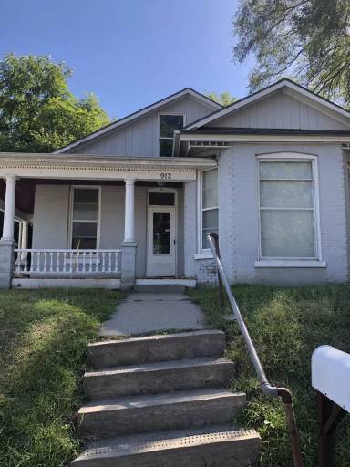 Main picture of 912 Kansas Ave