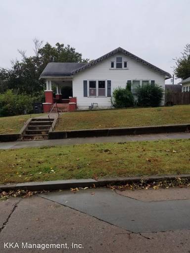 Main picture of 521 E 11th St