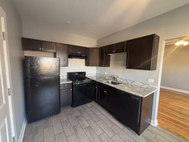 Main picture of 6059 S Troy St
