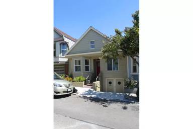 Main picture of 267 Gates St