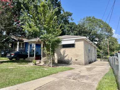 Main picture of 2195 Glenmore Ave