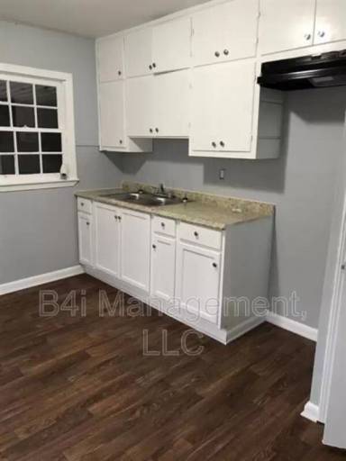 Main picture of 4692 Beecher St