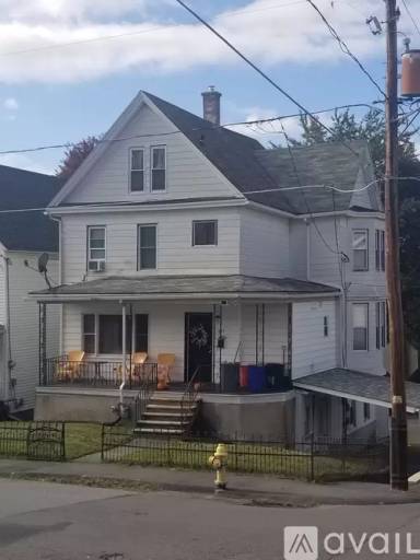 Main picture of 119 E Elm St