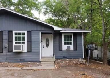 Main picture of 913 W Pecan St