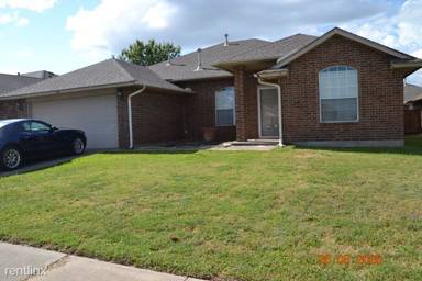 Main picture of 324 SW 40th St