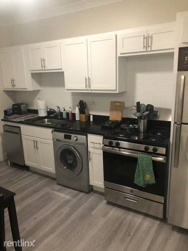 Main picture of 724 W Roscoe St