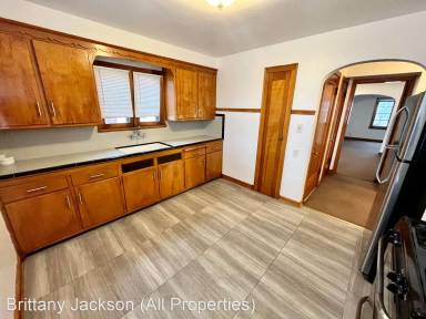 Main picture of 5050 W Medford Ave
