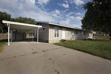 Main picture of 704 Sara St