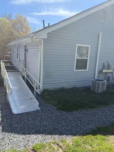 Main picture of 1001 E Bragg St