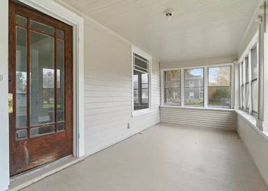 Main picture of 1103 State St
