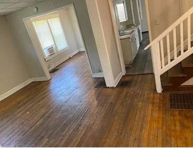 Main picture of 3430 E 6th St