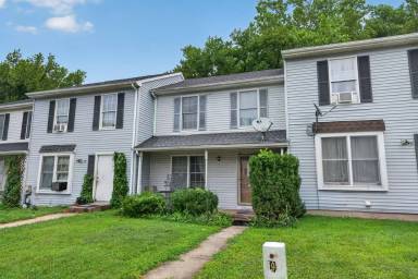 Main picture of 8 Cypress Dr