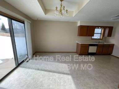 Main picture of 2908 W Swan St
