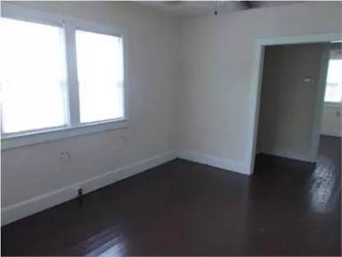 Main picture of 1920 Calvert St