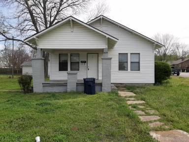 Main picture of 422 S Center St
