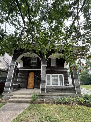 Main picture of 1065 W 33rd St