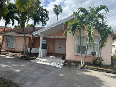 Main picture of 1107 SW 83rd Ave