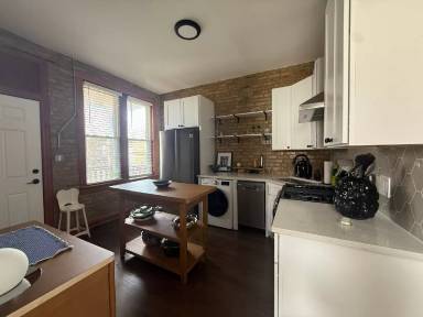 Main picture of 2842 W Augusta Blvd