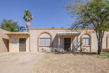 Main picture of 6657 E Victoria St