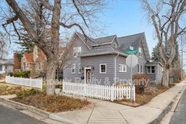 Main picture of 211 E Geneseo St