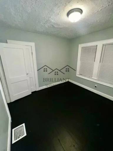 Main picture of 6048 E Washington St