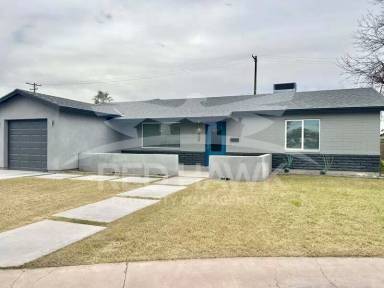 Main picture of 909 W 17th Pl