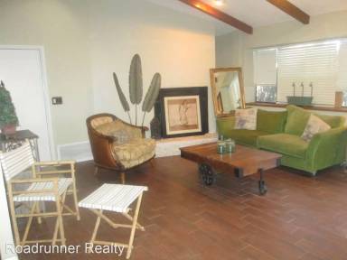 Main picture of 921 W Atkins Ave